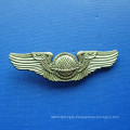 Antique Gold Plated Zinc Alloy Badge (GZHY-BADGE-018)